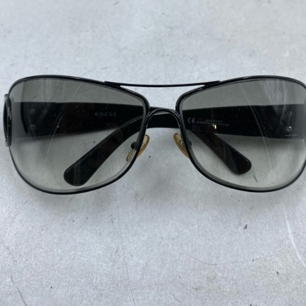 Gucci Black Sunglasses with case Authentic no scratches
